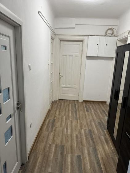 Apartament cu 3 camere semidecomandat, mobilat în Obor