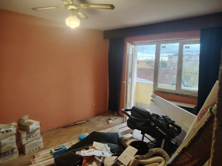 Apartament cu 2 camere semidecomandat în Horea