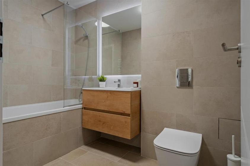 Apartament cu 3 camere decomandat, mobilat în Berceni