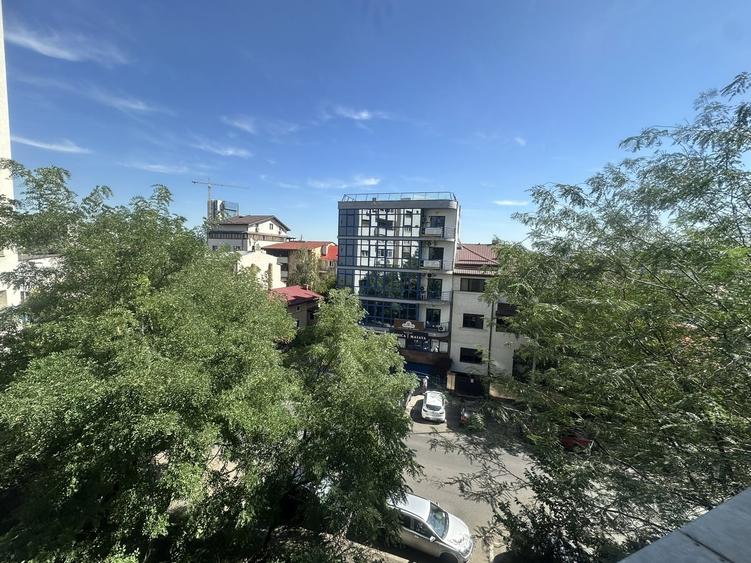Apartament cu 3 camere decomandat în 1 Mai