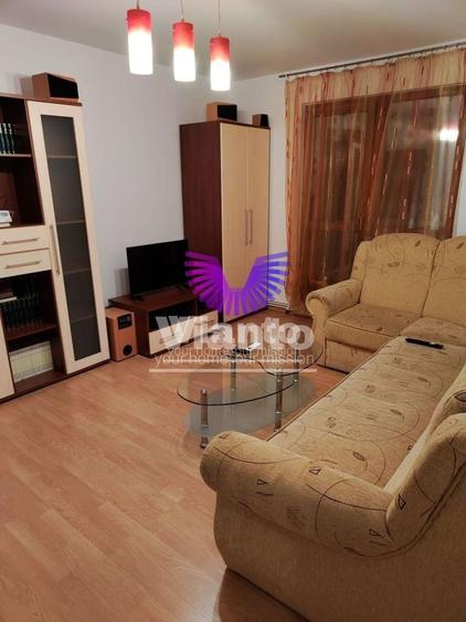 Apartament cu 3 camere semidecomandat, mobilat în Mihai Viteazul
