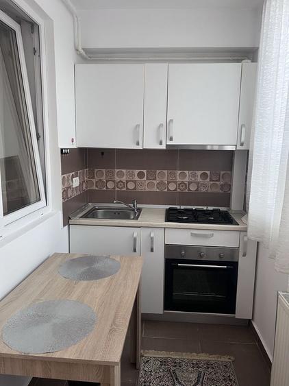 Apartament cu 2 camere decomandat în Roșu