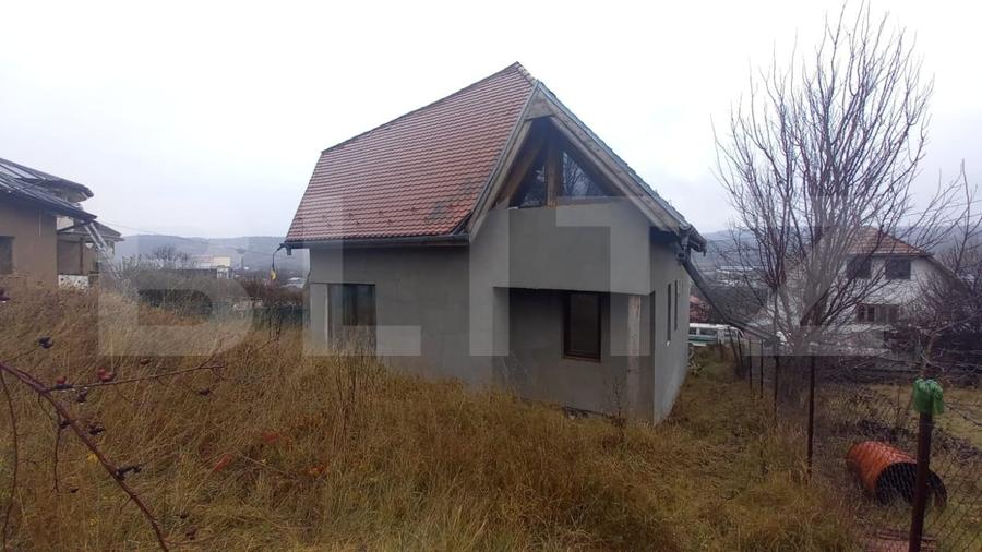 Casă individuală cu 6 camere cu Canalizare în Baciu