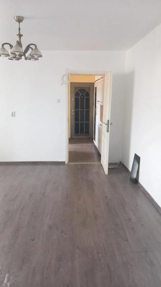 Apartament cu 2 camere semidecomandat în Micro 11