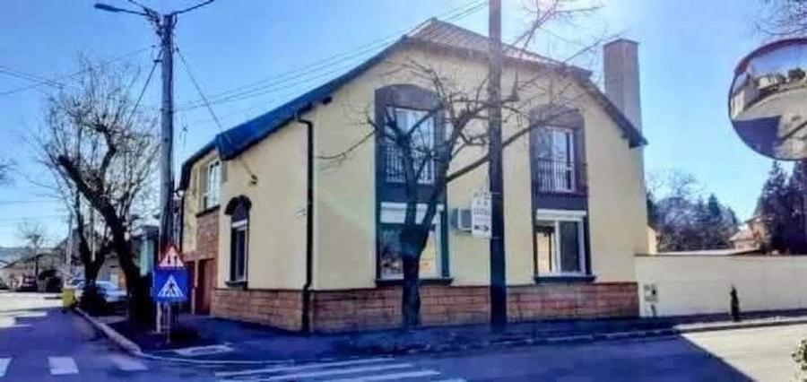 Casă cu 4 camere decomandat în Intim
