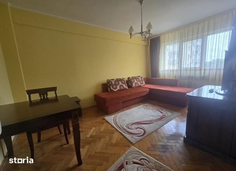 Apartament cu 3 camere în Centru Civic