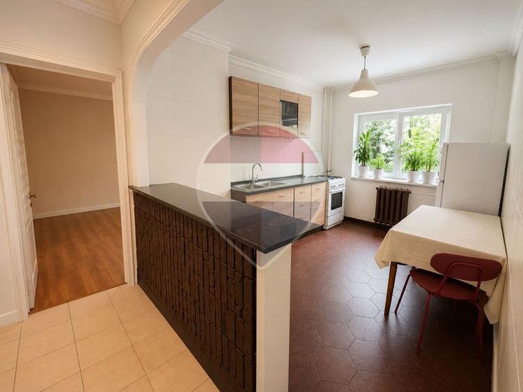 Apartament cu 3 camere decomandat, mobilat în Ștefan cel Mare