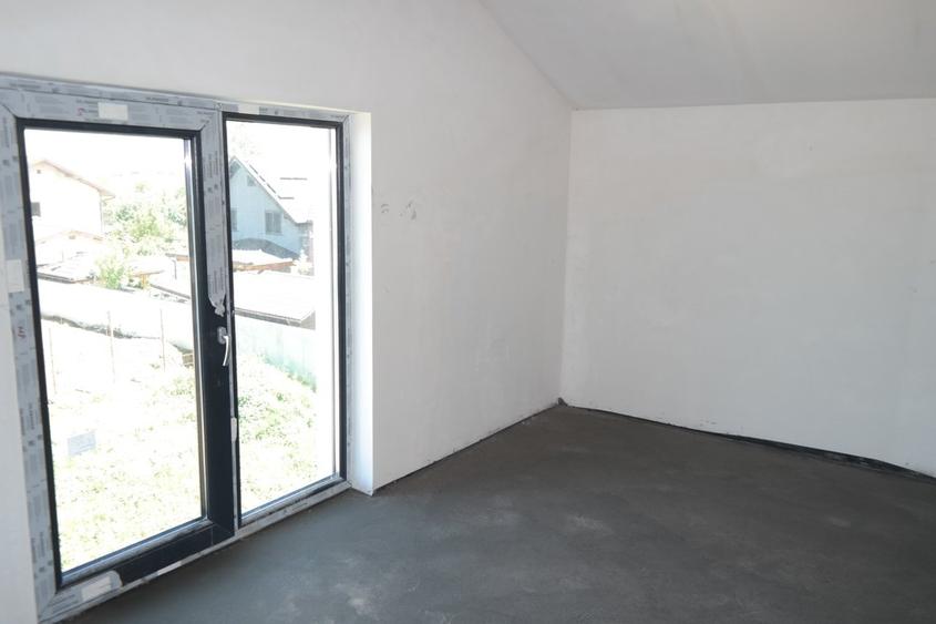 Duplex cu 5 camere cu Canalizare în Glina