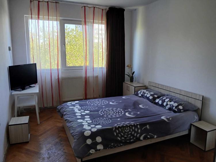 Apartament cu 2 camere decomandat în Podu Roș