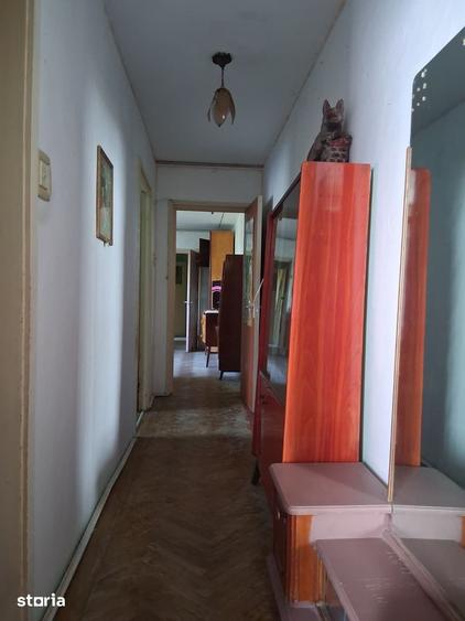 Apartament cu 3 camere decomandat în Titan