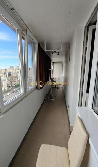 Apartament cu 3 camere semidecomandat, mobilat în P-ța Unirii