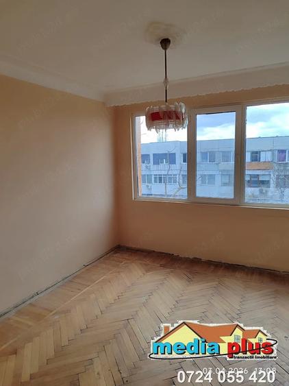 Apartament 3 camere de vanzare Micro 16 suprfata?a totala 70 mp, pre? 57.000 - 2