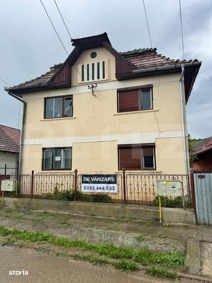 Casă cu 4 camere cu Teren 1060 Mp în Central