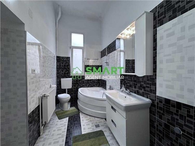 Apartament cu 3 camere semidecomandat în Central