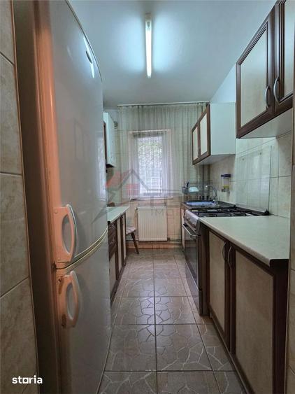 Apartament cu 3 camere semidecomandat în Dacia