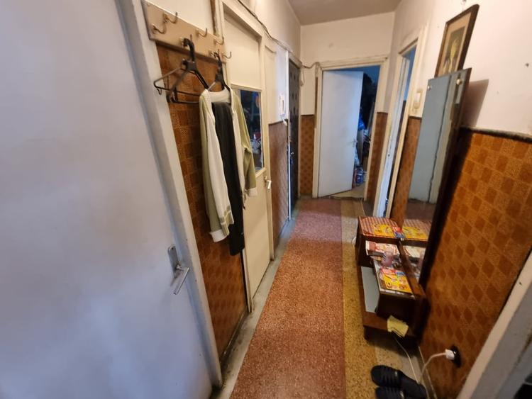 Apartament cu 3 camere semidecomandat în Ultracentral