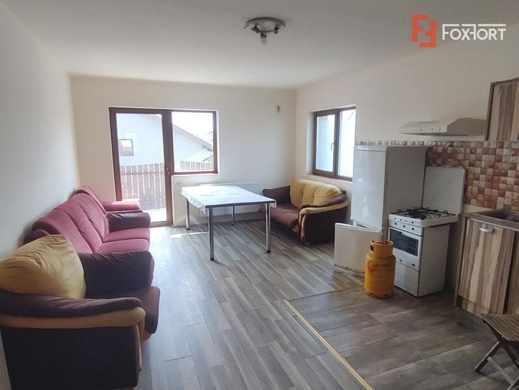 Casă individuală cu 9 camere cu Canalizare în Dumbrăvița