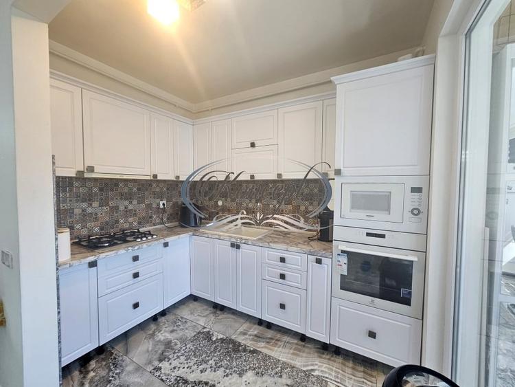 Apartament cu 3 camere semidecomandat, mobilat în Florești