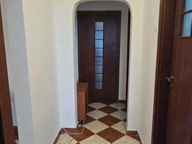 Apartament cu 5 camere decomandat în Iancului