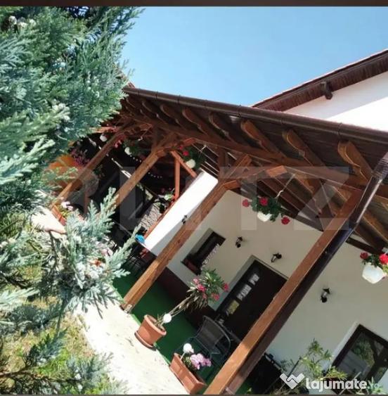 Casă cu 7 camere cu Teren 1200 Mp în Central