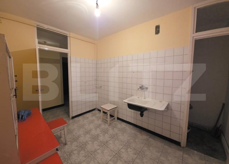 Apartament cu 3 camere decomandat, mobilat în Calea Sighisoarei