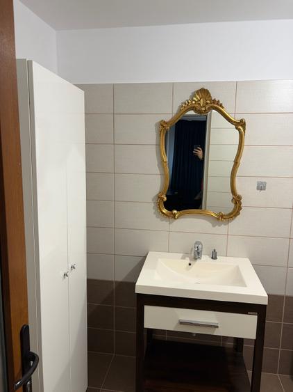 Casă cu 4 camere în 1 Decembrie