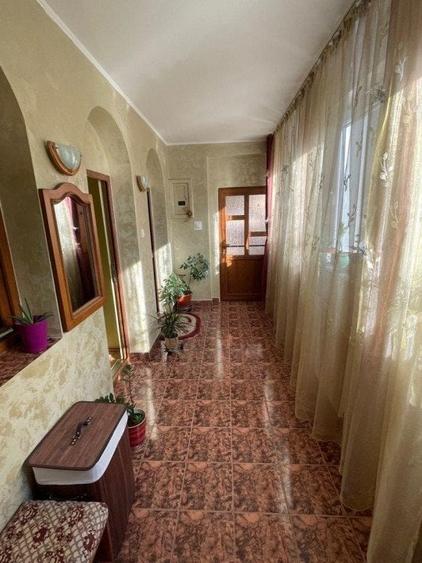 Casă individuală cu 9 camere cu Garaj în Florești