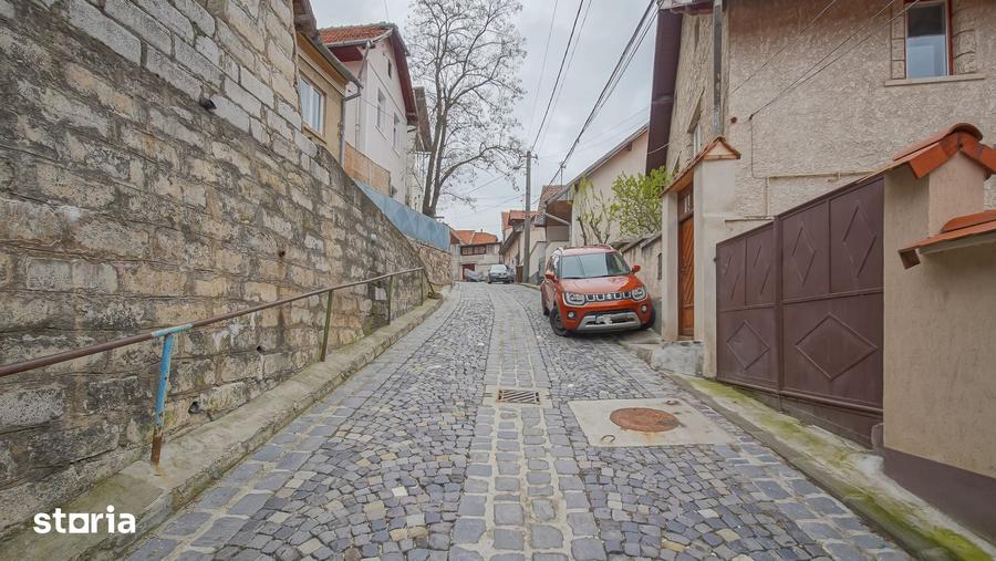 Casă cu 2 camere cu Teren 94 Mp în Schei