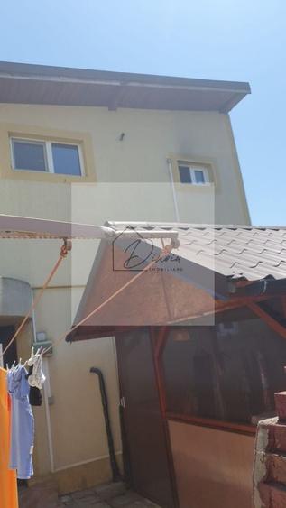 Casă individuală cu 6 camere cu Canalizare în Central