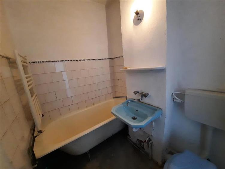 Apartament cu 2 camere semidecomandat în 9 Mai