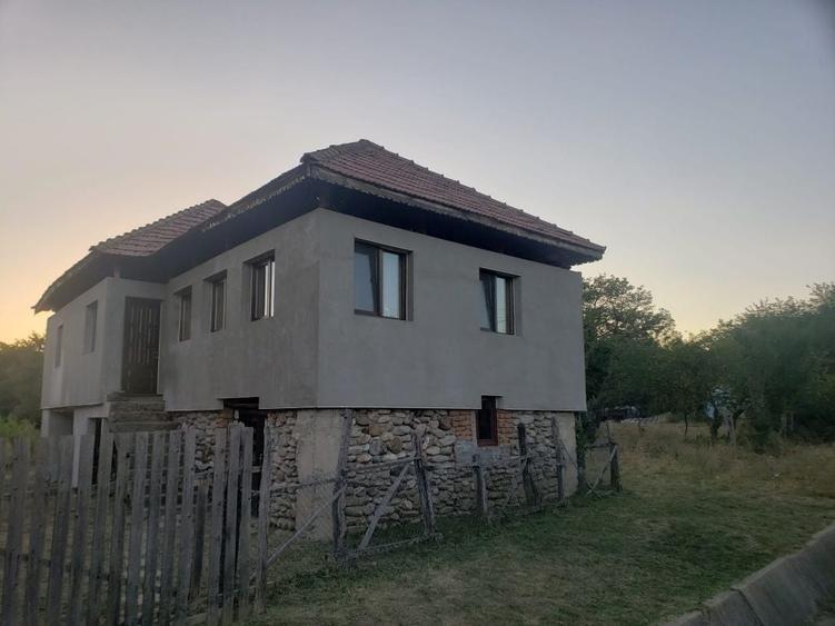 Apartament cu 3 camere decomandat în Bălănești