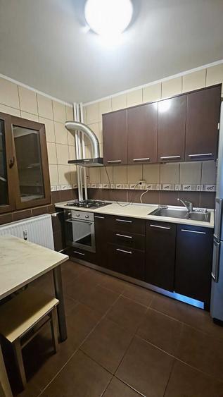 Apartament cu 3 camere decomandat în Lacul Tei