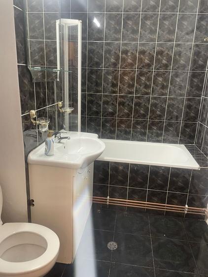 Apartament cu 3 camere decomandat, mobilat în Central