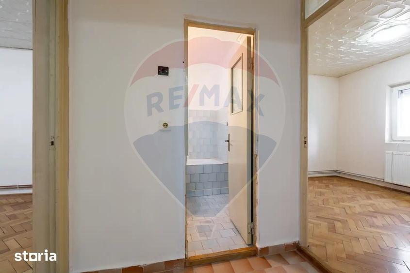 Apartament cu 3 camere decomandat în Central
