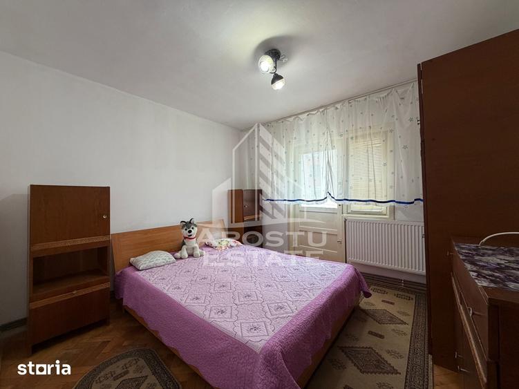 Apartament cu 3 camere, mobilat în Lipovei