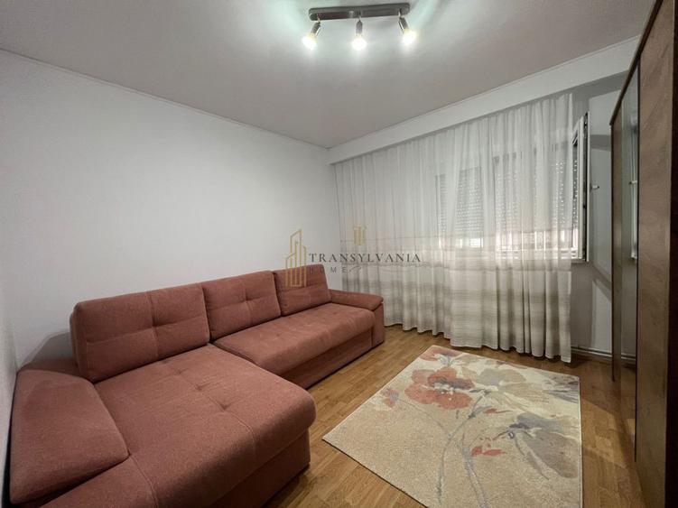 Apartament cu 4 camere decomandat în Central