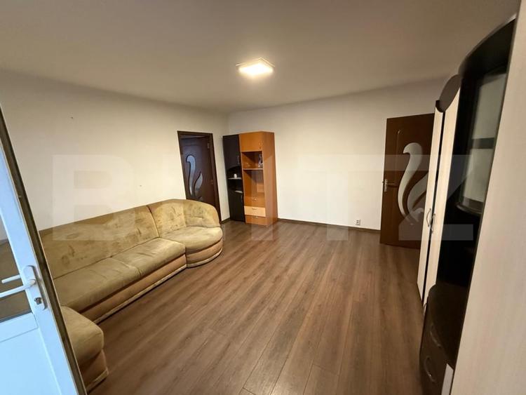 Apartament cu 2 camere semidecomandat, mobilat în Micro 11