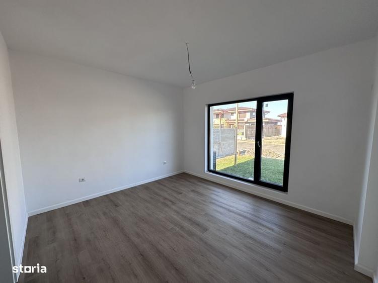 Casă cu 4 camere cu Teren 400 Mp în Domnești