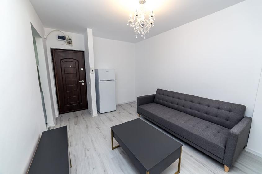 Apartament cu 2 camere semidecomandat, mobilat în Rahova