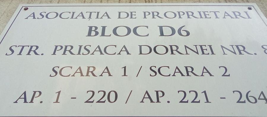 Garsonieră decomandată în Titan
