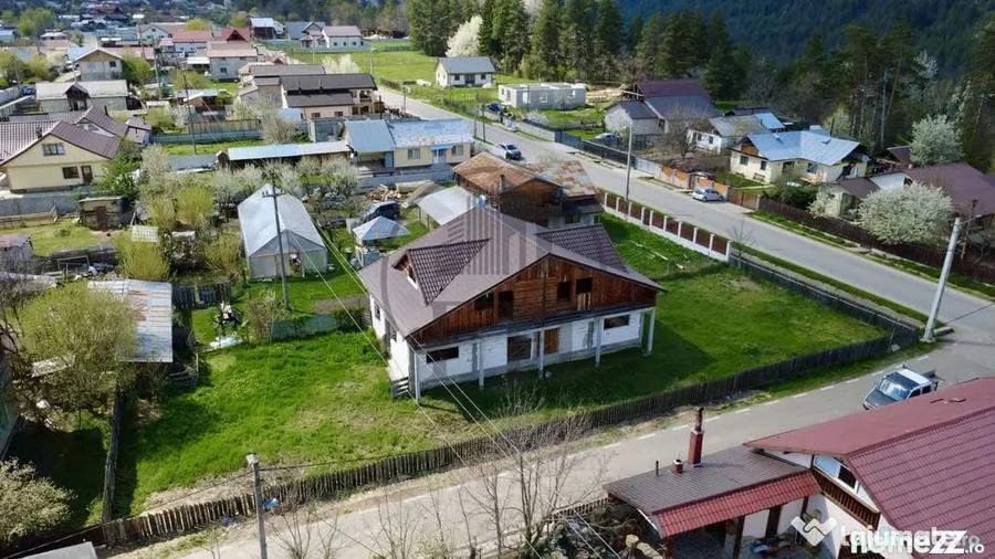 Casă cu 7 camere cu Teren 795 Mp în Năruja