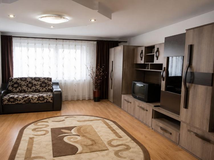 Apartament cu 2 camere decomandat în Tractorul