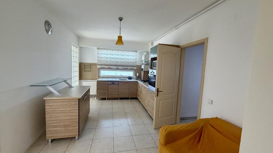 Apartament cu 4 camere decomandat în Voluntari