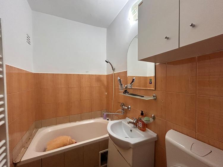 Apartament cu 2 camere semidecomandat, mobilat în Apollo