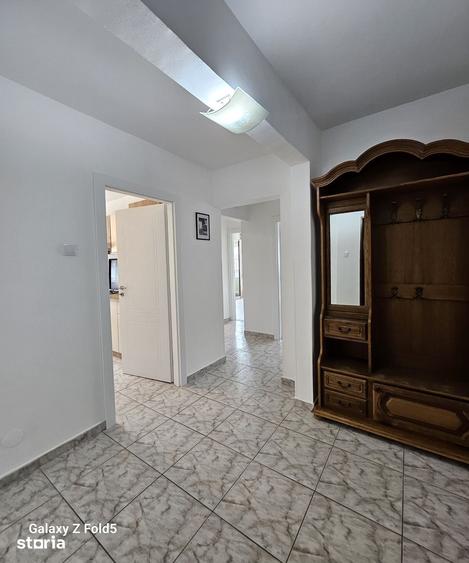 Apartament cu 3 camere decomandat în Iosia
