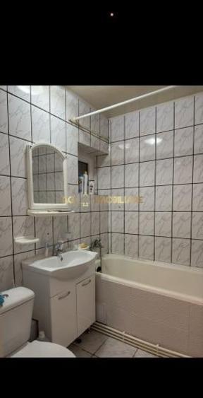 Apartament cu 3 camere decomandat, mobilat în Politehnica