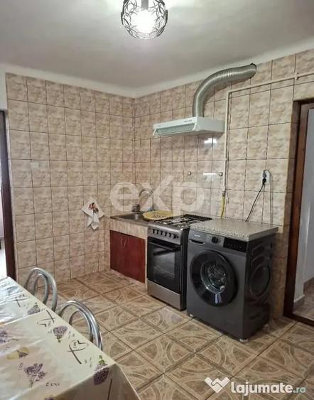 Apartament cu 3 camere semidecomandat în Calea Turzii