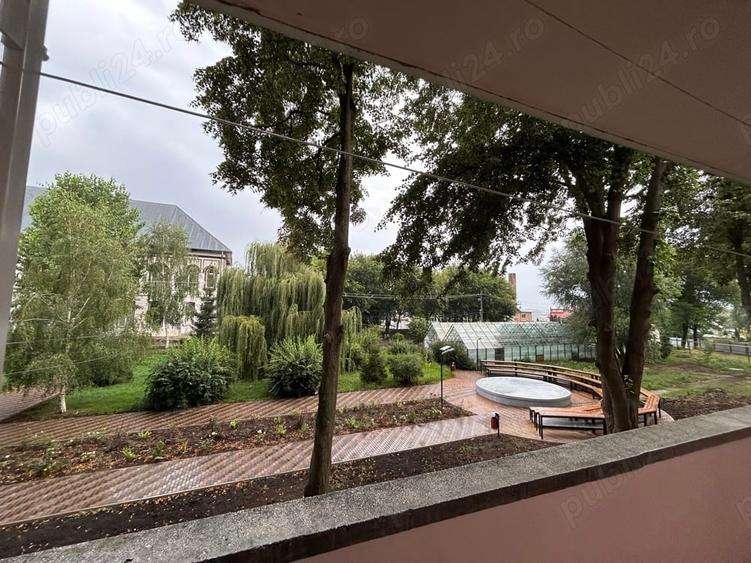 Apartament cu 3 camere semidecomandat în Fălticeni