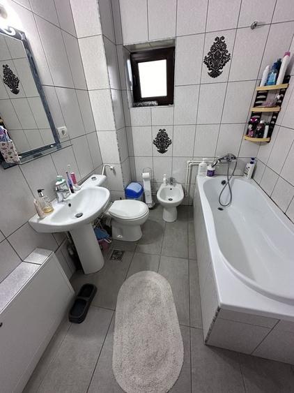 Casă cu 4 camere cu Teren 800 Mp în Tuzla