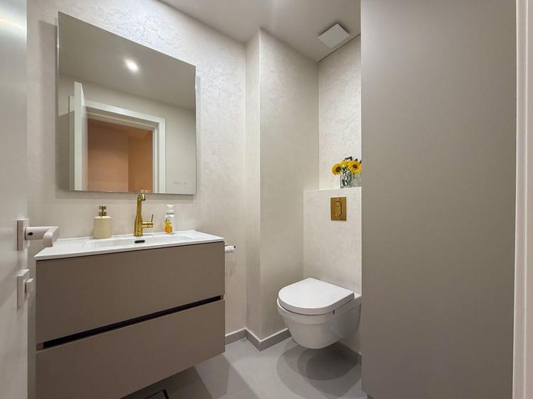Apartament cu 4 camere semidecomandat în Herăstrău